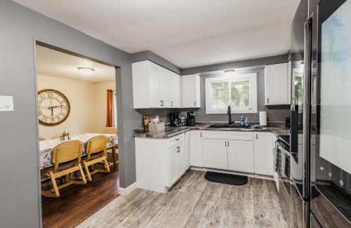 Trowbridge Park House | Spacious & Updated MQT Home - HotTub - Backyard