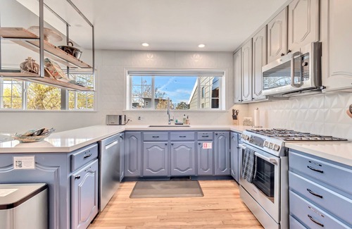 Olympus Cove House | Spacious Upscale 6 bdrm w/Fireplace Close to Ski Resorts