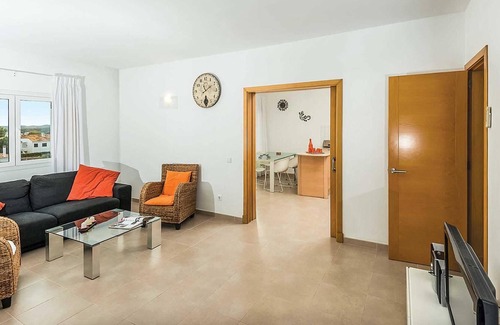 Coves Noves Villa | Spacious villa with great views over the town