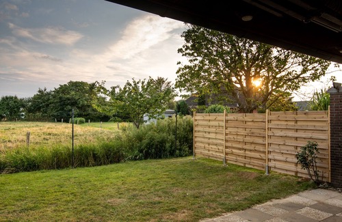 Stinteck Apartment | Spacious vacation apartment with garden, surrounded by greenery.