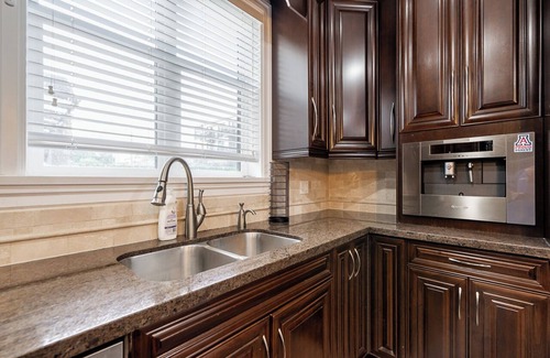 Kitsilano House | Spacious Vancouver 4BR 4.5BA Pool & Casino Setup