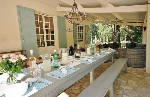 Le Bar-sur-Loup Villa | Spacious villa in Tourrettes-sur-Loup with Private Lake access