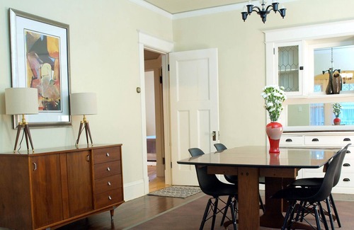 Summit - University Apartment | Spacious Victorian in Cathedral Hill