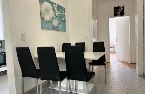 Simmering Apartment | Spacious Vienna 4BR Stay for Friends & Families