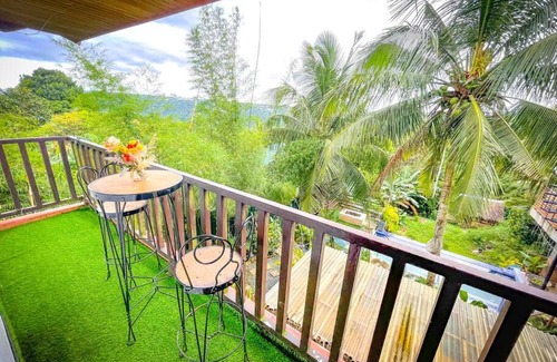 Tagaytay Apartment | Spacious Villa in Tagaytay with View & Garden