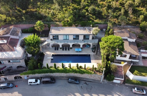 Begur Villa | Spacious Villa large Pool 7 b’rooms 8mins walk to Begur Padel tennis 1min away