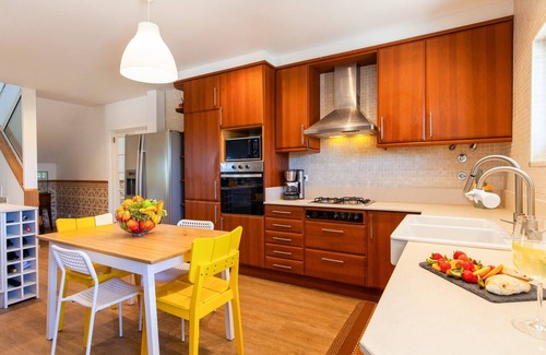Monte Raposo Villa | Spacious villa with jacuzzi & BBQ in Armação