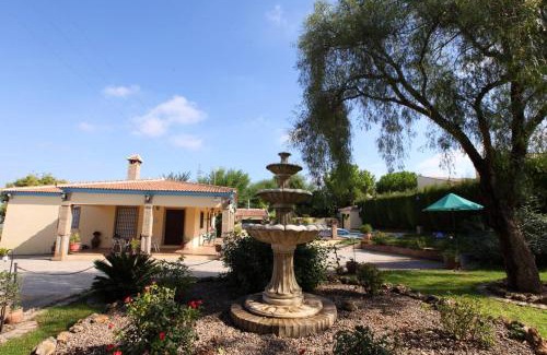 Sanlucar la Mayor Villa | Spacious Villa with Pool in Sanlúcar la Mayor
