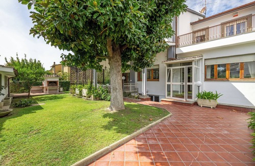 Zona XXXIV Casal Palocco Villa | Spacious Villa with Pool, BBQ and Tennis Courts
