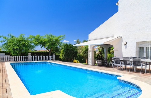 Cambrils Villa | Spacious villa with private pool and free wifi, sleeps 12 - VILLA NOSTRA