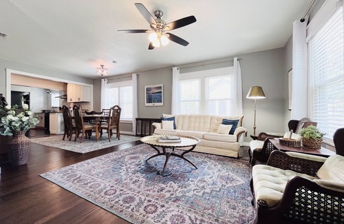 Kerrville House | Spacious Vintage Gem - Big Yard - Close to Downtown & Schreiner - Dogs Welcome!