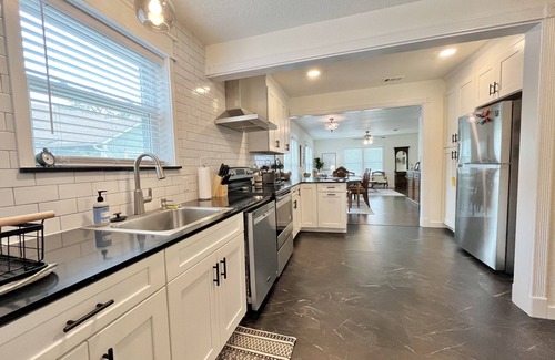 Kerrville House | Spacious Vintage Gem - Big Yard - Close to Downtown & Schreiner - Dogs Welcome!