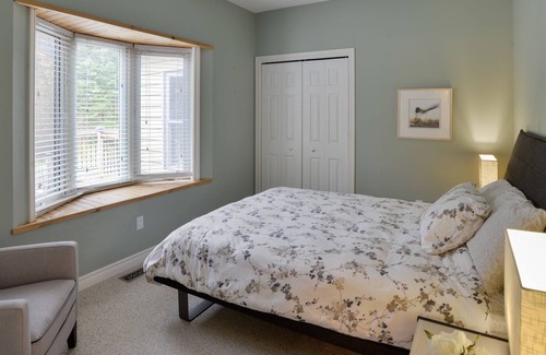 Bracebridge Cottage | Spacious Waterfront Family Cottage
