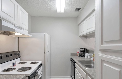 Midland Condo | Spacious with Balcony Close to Convention Center