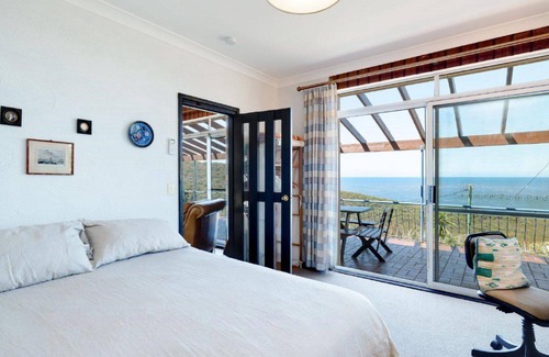 Killcare Heights House | Spanish Fiesta - Dog Friendly & Free Wifi
