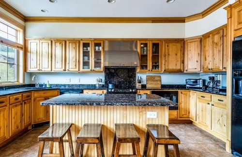 Big Sky Meadow Village Condo | Spanish Peaks Condo-Family Friendly w/Hot Tub and Great Views!