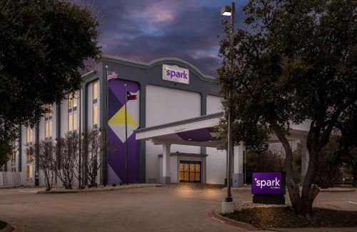 Richardson Hotel | Spark by Hilton Richardson Dallas