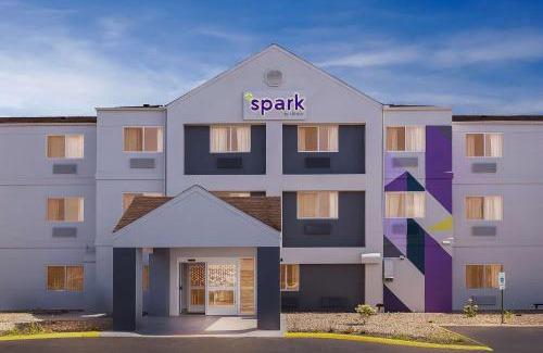 Springfield Hotel | Spark by Hilton Springfield Southwest
