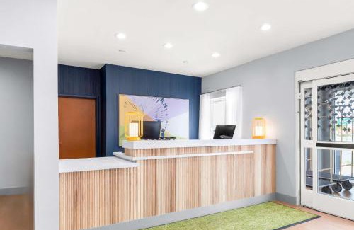 Springfield Hotel | Spark by Hilton Springfield Southwest