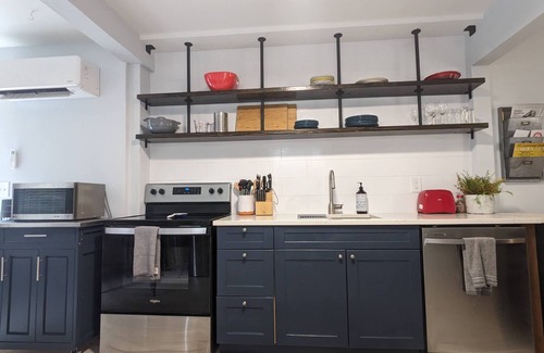 Reynoldstown Cottage | Sparkling Clean! Walkable Reynoldstown Cottage!