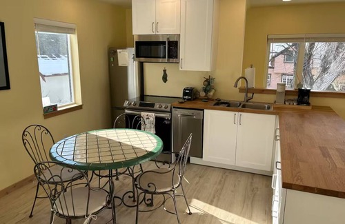 University District House | Sparkling new home in U district