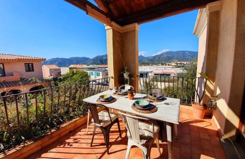 Villasimius House | Spazioso appartamento con terrazza a due passi dal centro