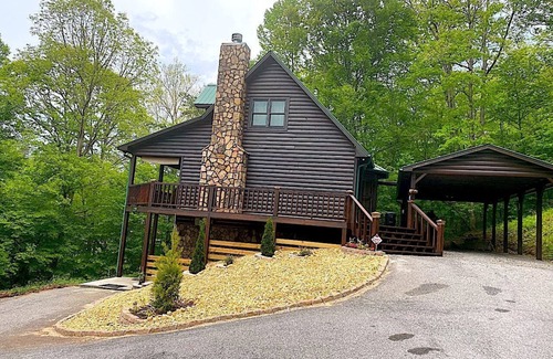 Young Harris Cabin | Special $100 Discount, 4/3 on a Byers Creek,Hot Tub