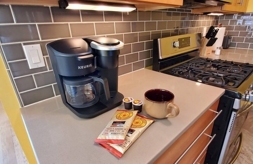 Nob Hill House | Special 50% off-Knobhill/UNM 2BR Hottub Retreat