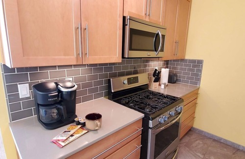 Nob Hill House | Special 50% off-Knobhill/UNM 2BR Hottub Retreat