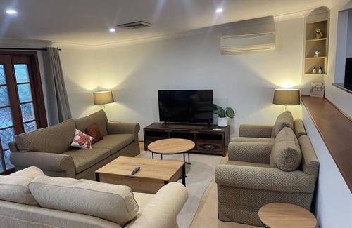 Lake Albert House | Special offer* “Lake Escape – Lakefront Luxury for All