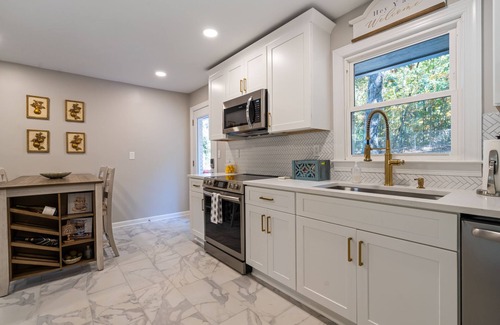 Cartersville House | Special Offers! 3-King Bedrooms + Fenced Yard