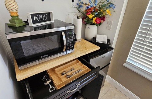 Hampton Homes Apartment | SPECIAL RATES Merritt Island, Port Canaveral, USSSA - Private One bedroom Suite