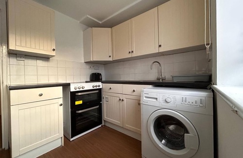 Whalebone Apartment | Specious 1 Bed flat in east London with Parking and free wifi