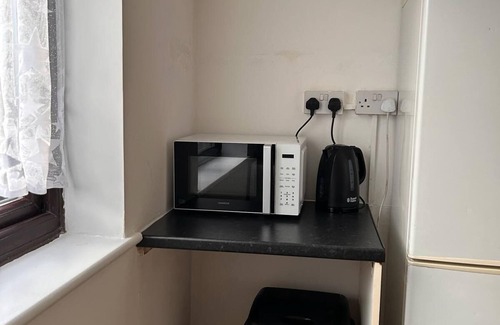 Whalebone Apartment | Specious 1 Bed flat in east London with Parking and free wifi