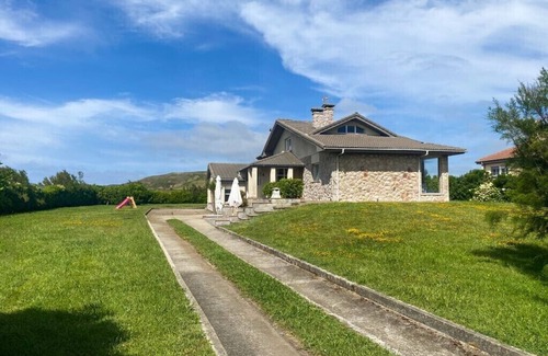 Gozon House | Spectacular individual Villa in private urbanization with pool and beach