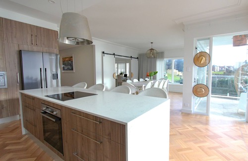 Cronulla House | Spectacular 5 Bedroom Ocean Front Home - Ranked in top 20 beach houses in NSW!