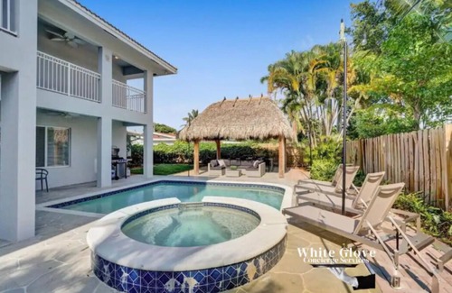 Deerfield Beach Villa | Spectacular 7BR Heated Pool Jacuzzi Tiki Game