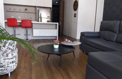 Las Lomas I Apartment | Spectacular condo floor 20
