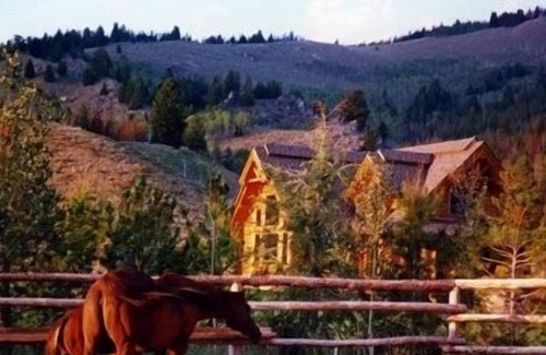 Stanley House | Spectacular estate for families, fishing, hiking and biking!