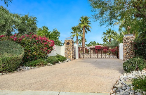 Palm Springs Villa | SPECTACULAR GATED ESTATE IN HISTORIC MOVIE COLONY nOctober special starts now!