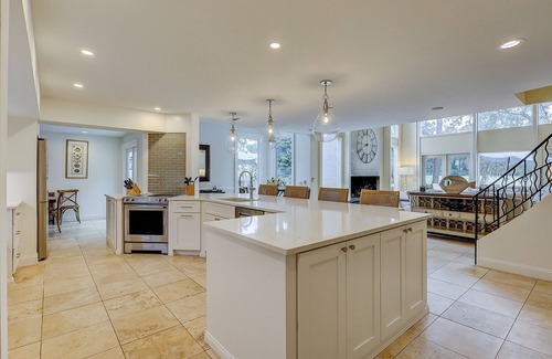 Sea Pines House | Spectacular Home with Pool in Harbour Town! Brand new kitchen! Xmas special!