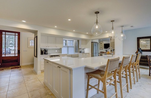 Sea Pines House | Spectacular Home with Pool in Harbour Town! Brand new kitchen! Xmas special!
