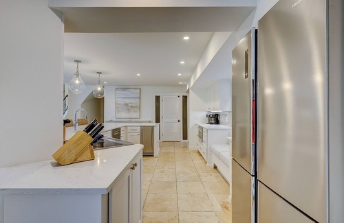 Sea Pines House | Spectacular Home with Pool in Harbour Town! Brand new kitchen! Xmas special!