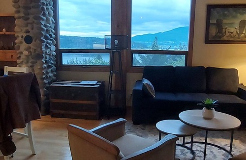 Tappen House | Spectacular Home on Estate w/view of Shushwap lake. Access to private beach.