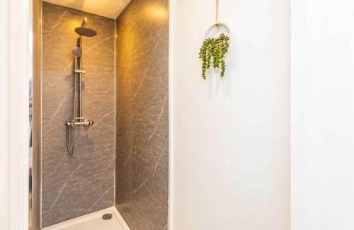Carlisle Apartment | Spectacular House with Patio in Carlisle