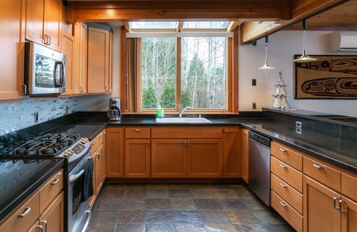 Blaine Ski Chalet | Spectacular indoor/outdoor views on a secluded part of Drayton Harbor.