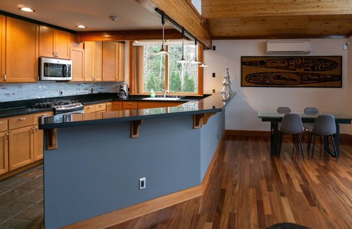 Blaine Ski Chalet | Spectacular indoor/outdoor views on a secluded part of Drayton Harbor.