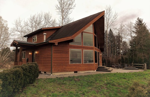 Blaine Ski Chalet | Spectacular indoor/outdoor views on a secluded part of Drayton Harbor.