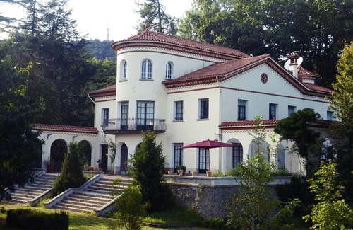 Olot Villa | Spectacular landscaped "Chateau" type house in the center of Olot