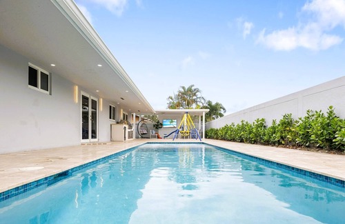 Westchester Villa | Spectacular Miami, 12 Miles from Downtown/GameRoom/Heated P
